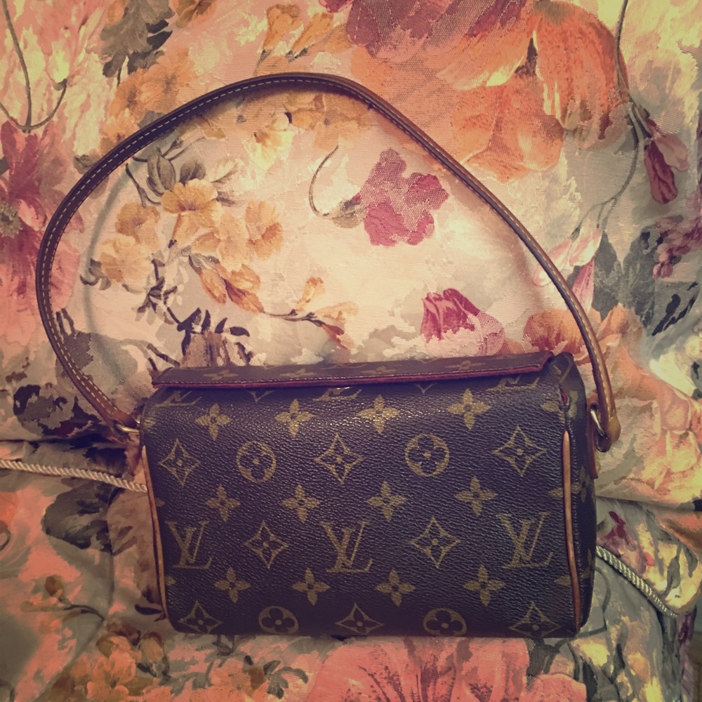 Louis Vuitton Recital Purse $275